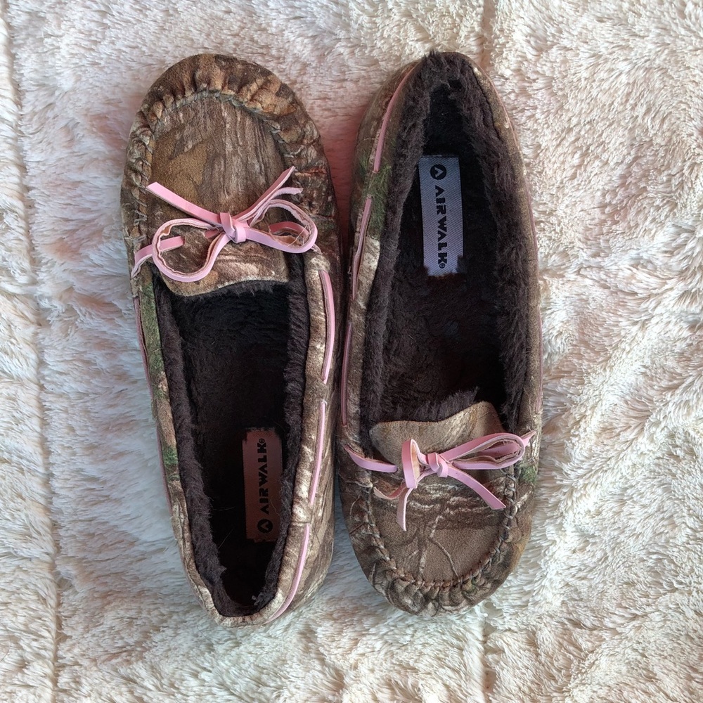 Women’s Airwalk fur lined moccasin size 9